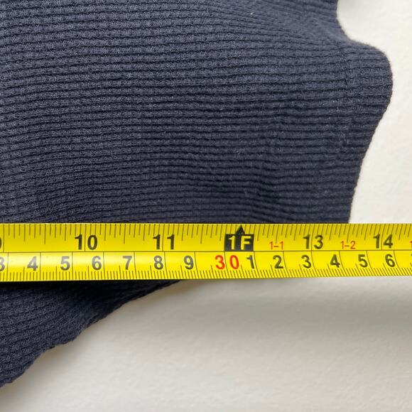 Aritzia TNA Waffle Notch Tank Top in Black size S - Picture 3 of 6